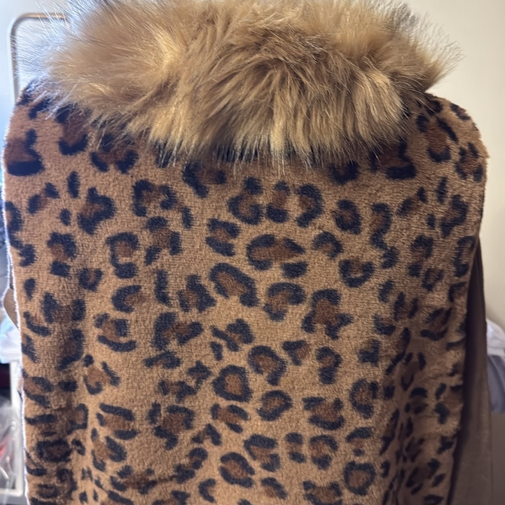 Leopard Print Faux Fur Trim vest - Picture 6 of 9